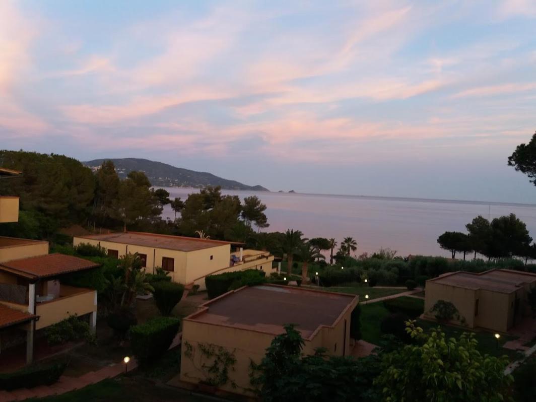 Апарт отель Casa Del Golfo Лакона Экстерьер фото